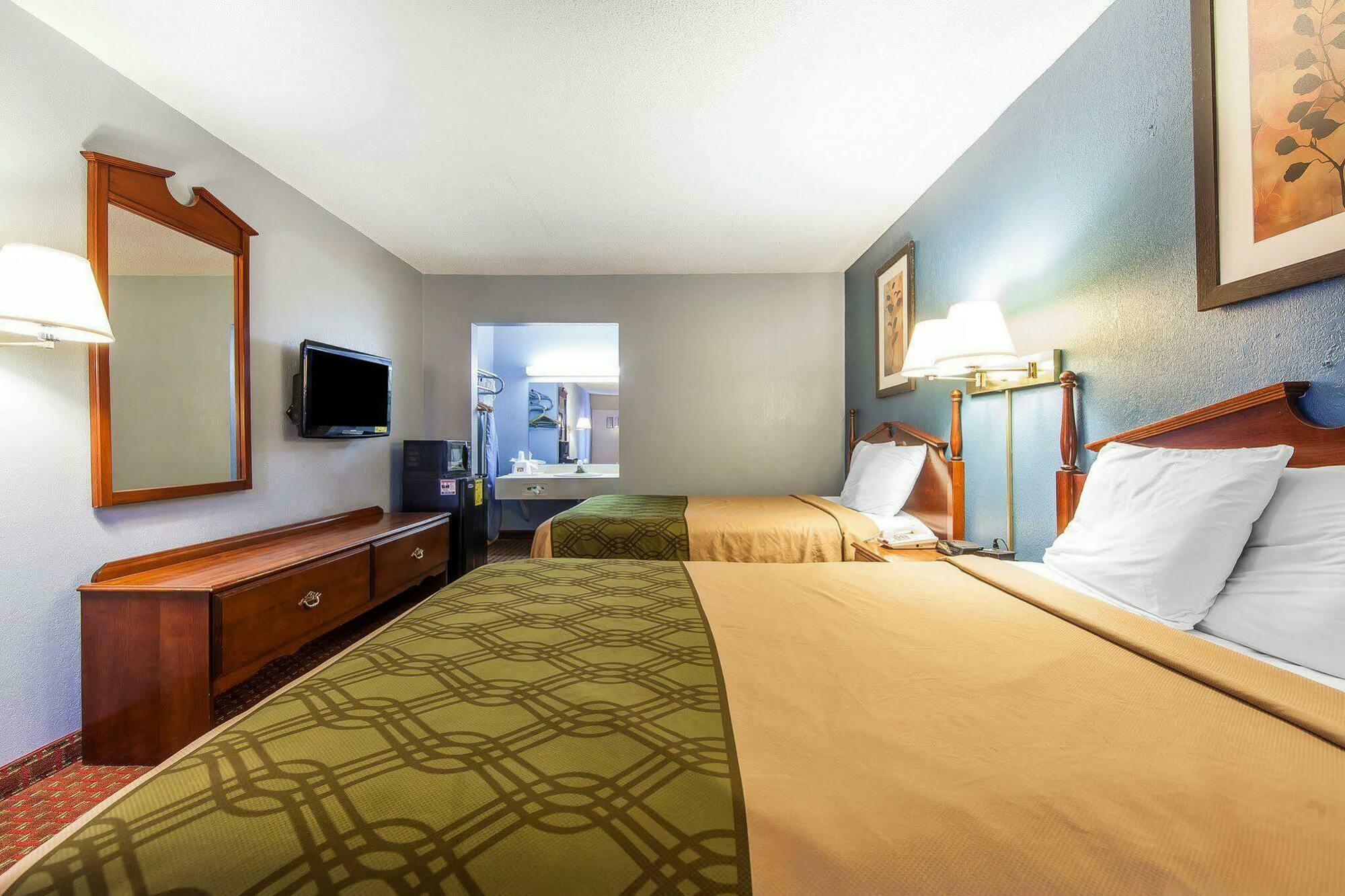 Econo Motel 2*